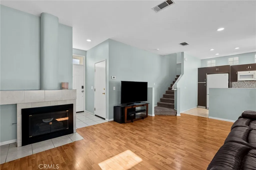 27915 Skycrest Circle, Valencia, California 91354 home-pic-8