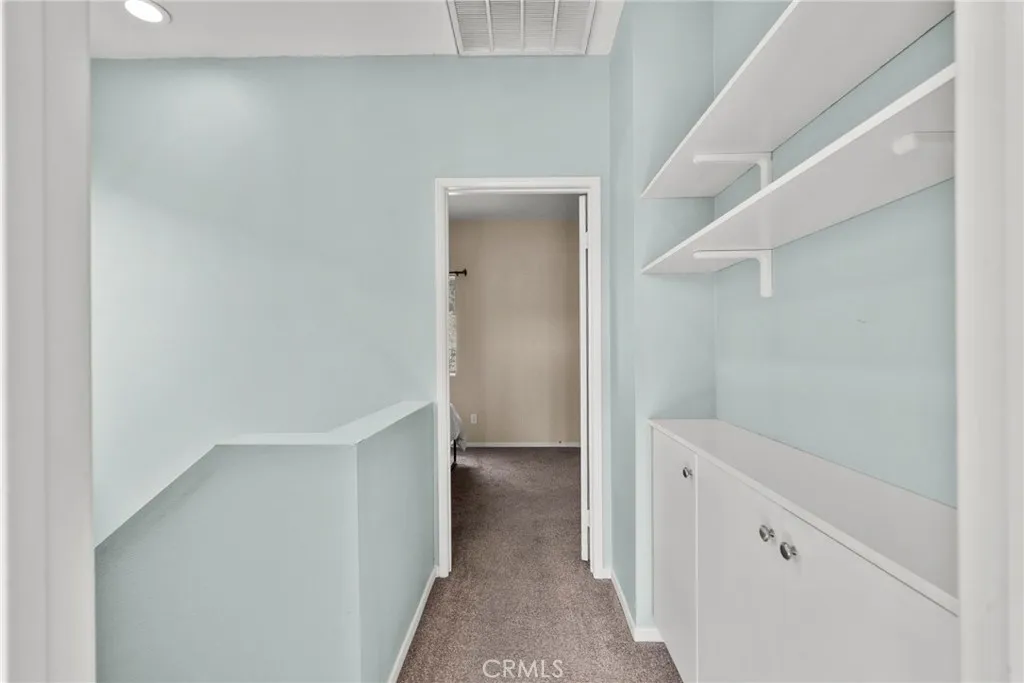 27915 Skycrest Circle, Valencia, California 91354 home-pic-16