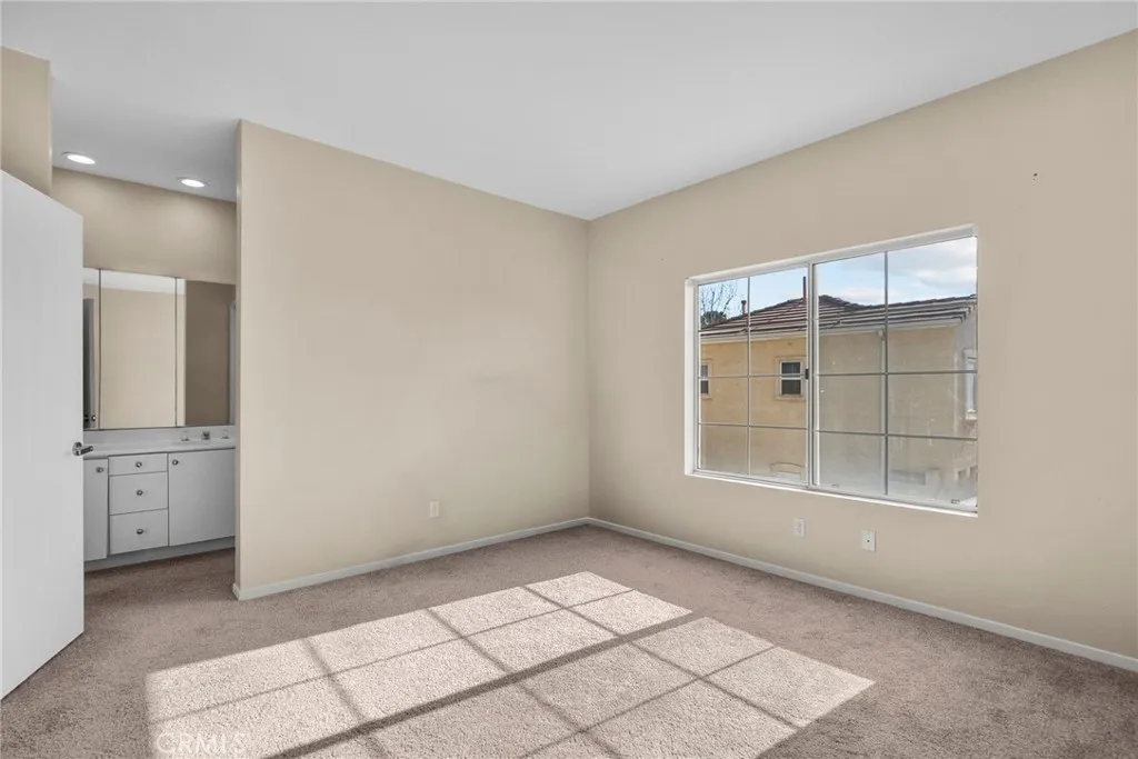 27915 Skycrest Circle, Valencia, California 91354 home-pic-22