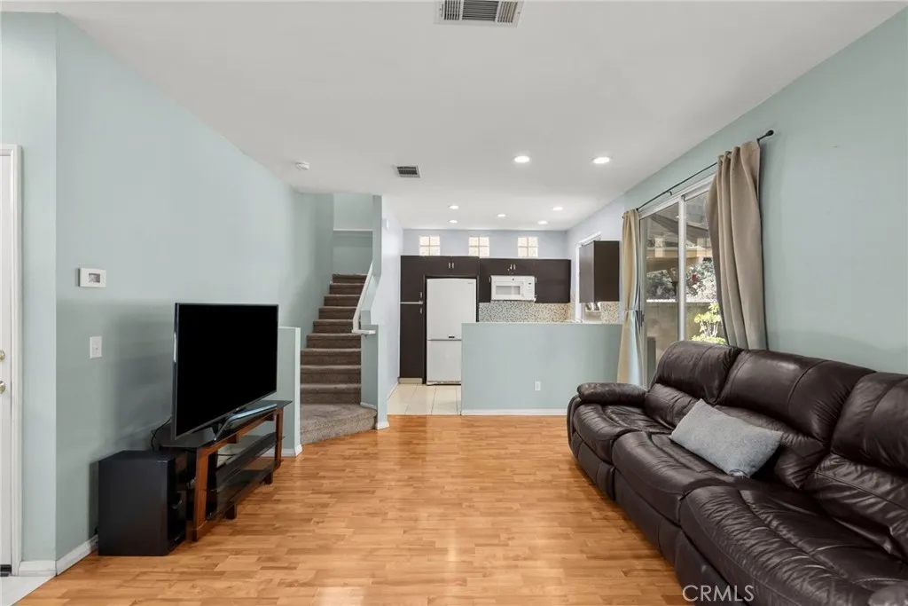 27915 Skycrest Circle, Valencia, California 91354 home-pic-9