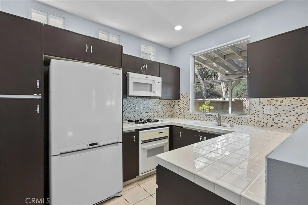 27915 Skycrest Circle, Valencia, California 91354 home-pic-10