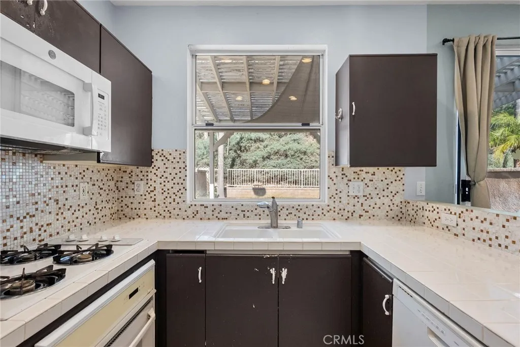 27915 Skycrest Circle, Valencia, California 91354 home-pic-11