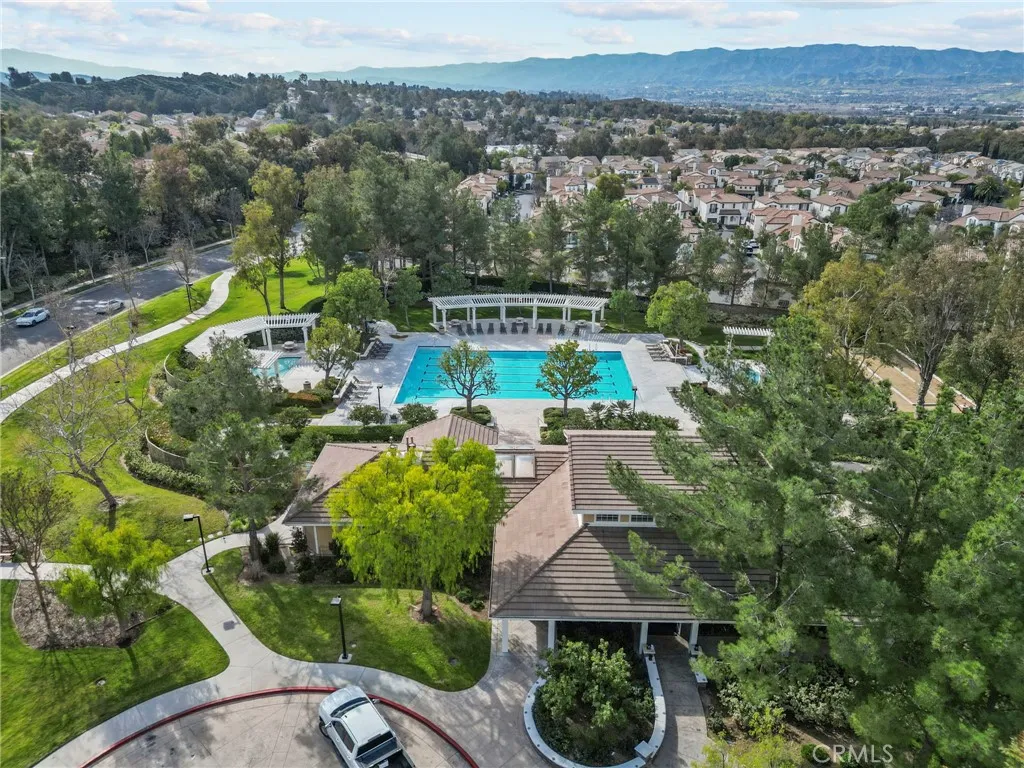 27915 Skycrest Circle, Valencia, California 91354 home-pic-25