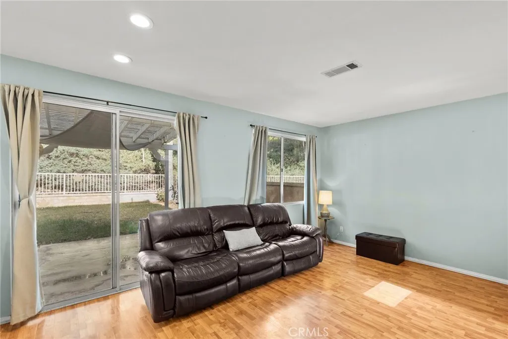 27915 Skycrest Circle, Valencia, California 91354 home-pic-7