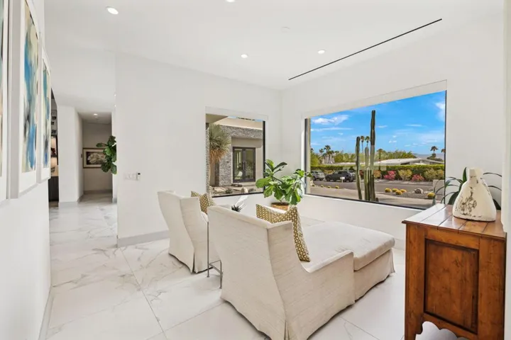 SITTING/FORMAL DINING ROOM