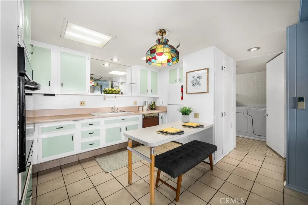 1502 Golden Rain Road 46j, Seal Beach, California 90740 home-pic-17