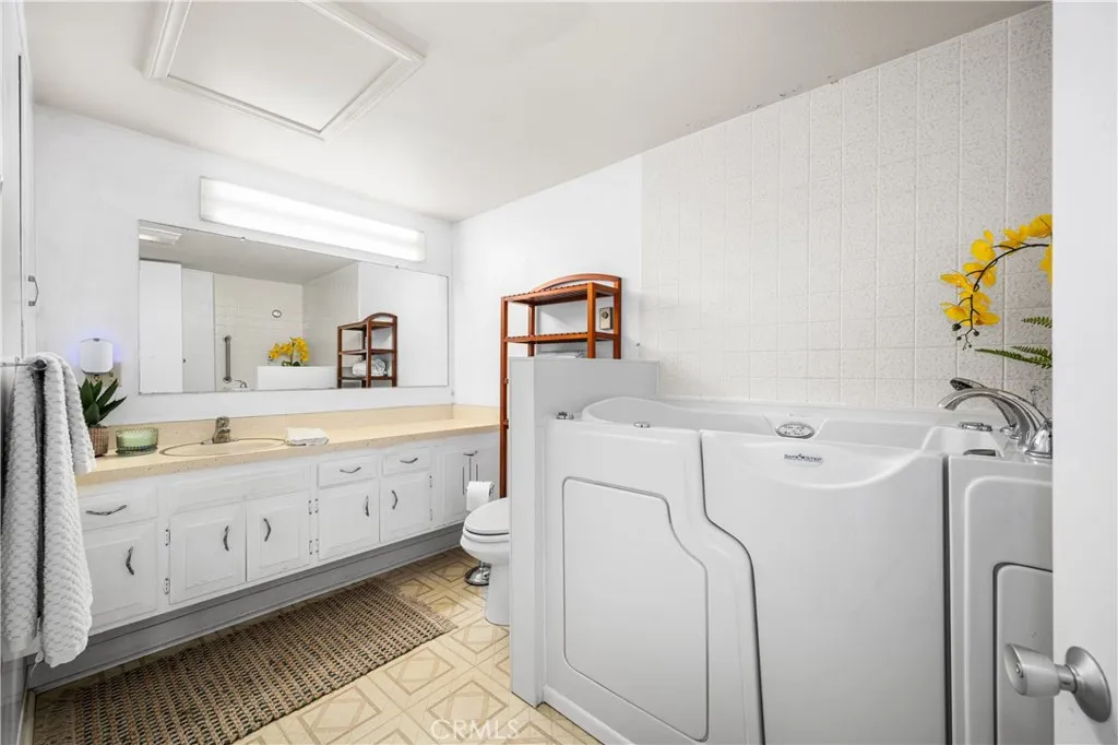 1502 Golden Rain Road 46j, Seal Beach, California 90740 home-pic-26