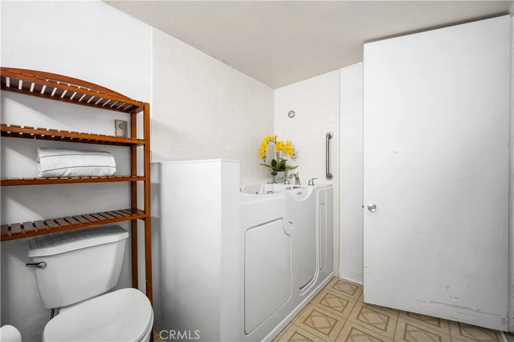 1502 Golden Rain Road 46j, Seal Beach, California 90740 home-pic-28
