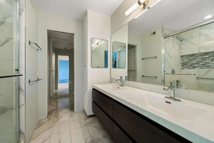 37-print-JBSouthridge_OPMG_1125_037