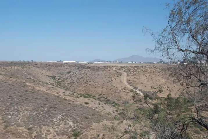 For sale: (Almost) 1-acre lot / undeveloped land
