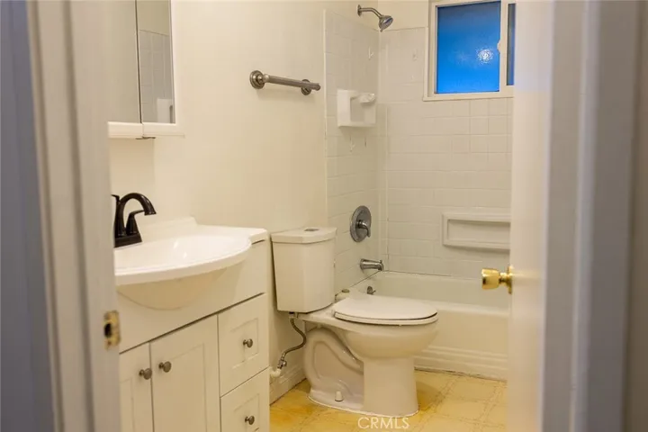 Main level Full bathroom