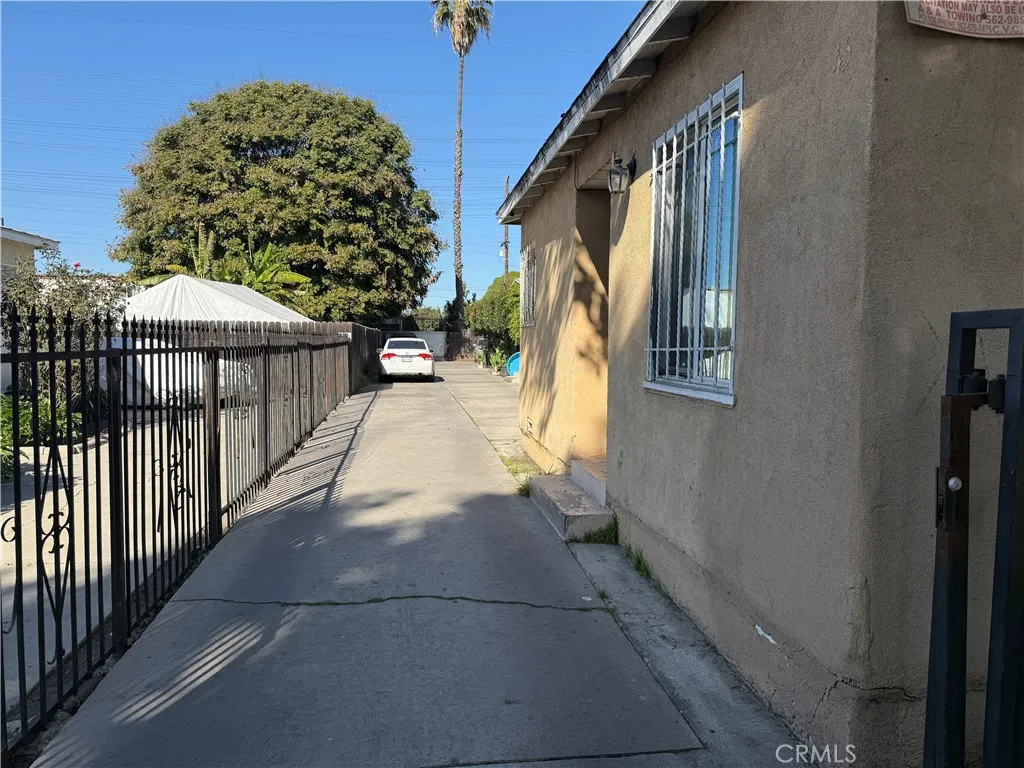 45 E 69th Way, Long Beach, California 90805 home-pic-2