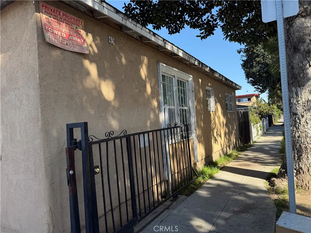 45 E 69th Way, Long Beach, California 90805 home-pic-1