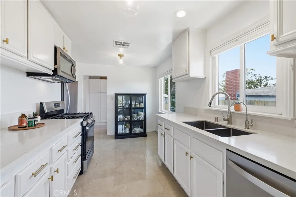 7337 W 88th Street, Los Angeles, California 90045 home-pic-12