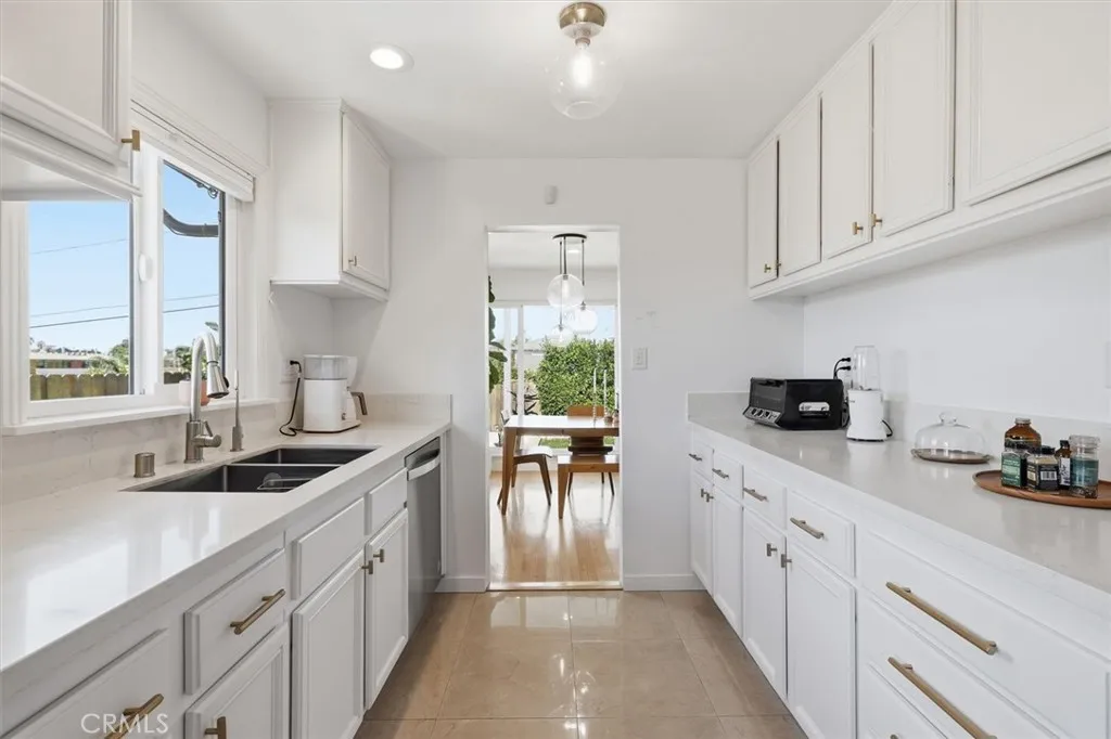 7337 W 88th Street, Los Angeles, California 90045 home-pic-10