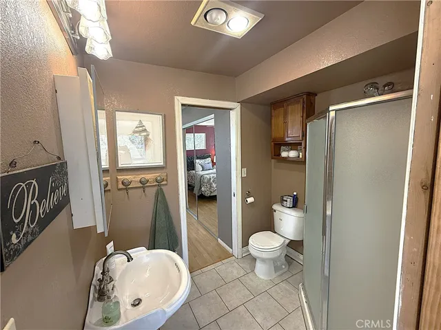 PRIMARY 2 BATHROOM JACK & JILL TO LIVING ROOM