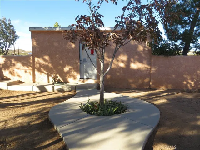 WORKSHOP ENYTRY BACKYARD