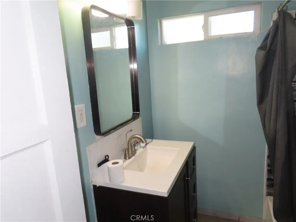 736 E Century, Los Angeles, California 90002 home-pic-8