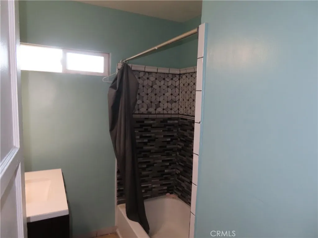 736 E Century, Los Angeles, California 90002 home-pic-10