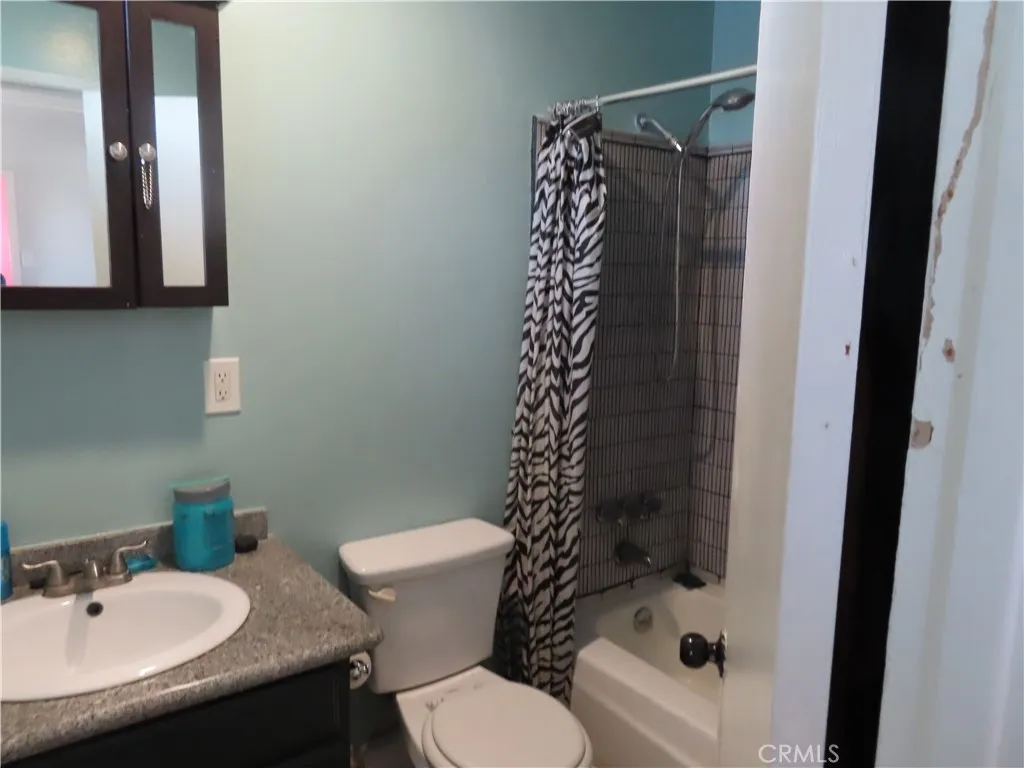 736 E Century, Los Angeles, California 90002 home-pic-9