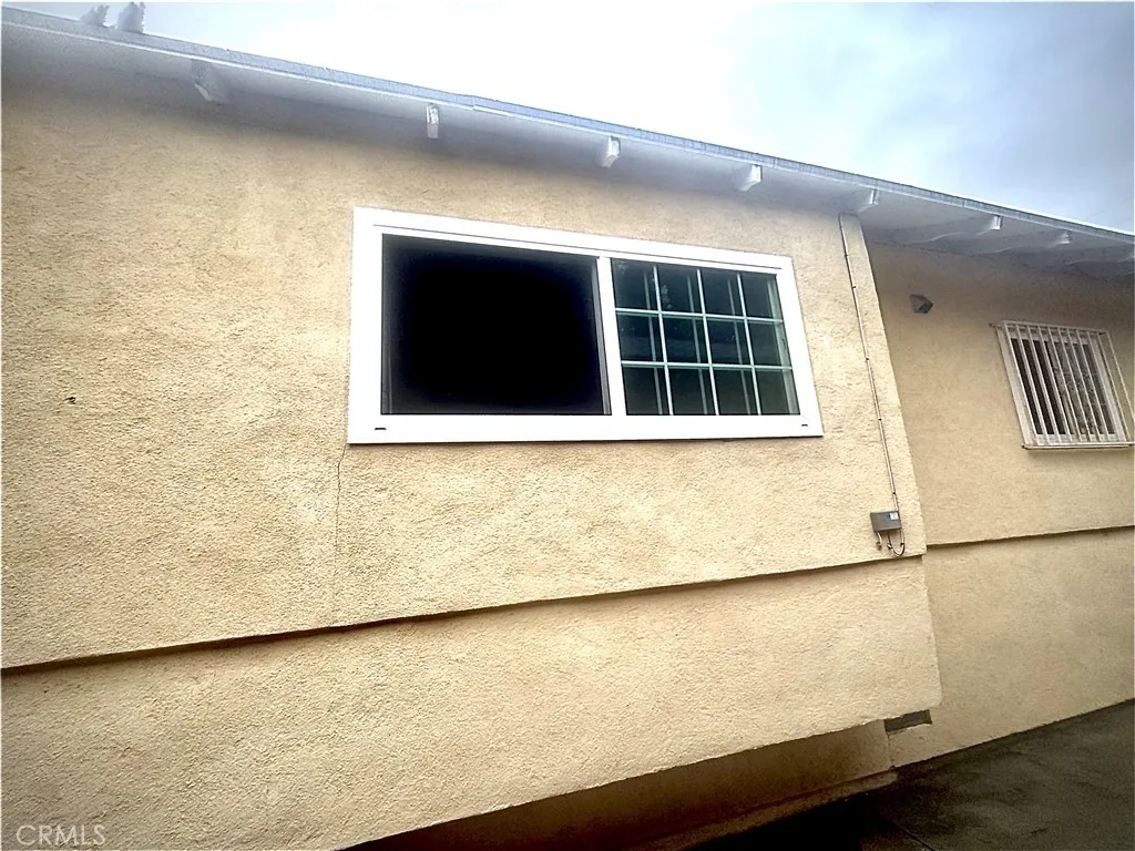 Double Pane Tinted Windows Throughout.