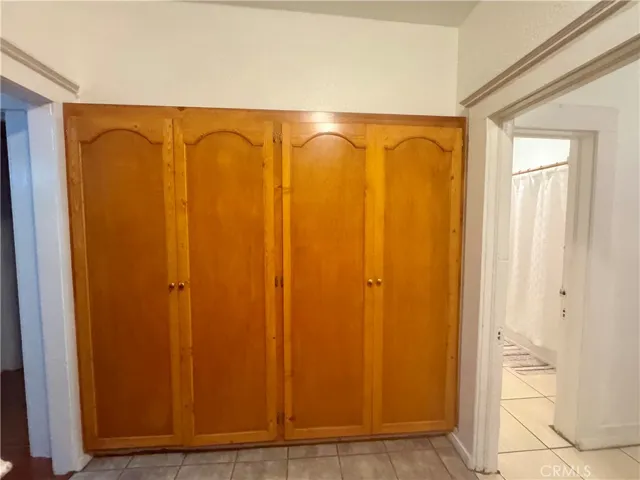  Built in 4 doors pantry.