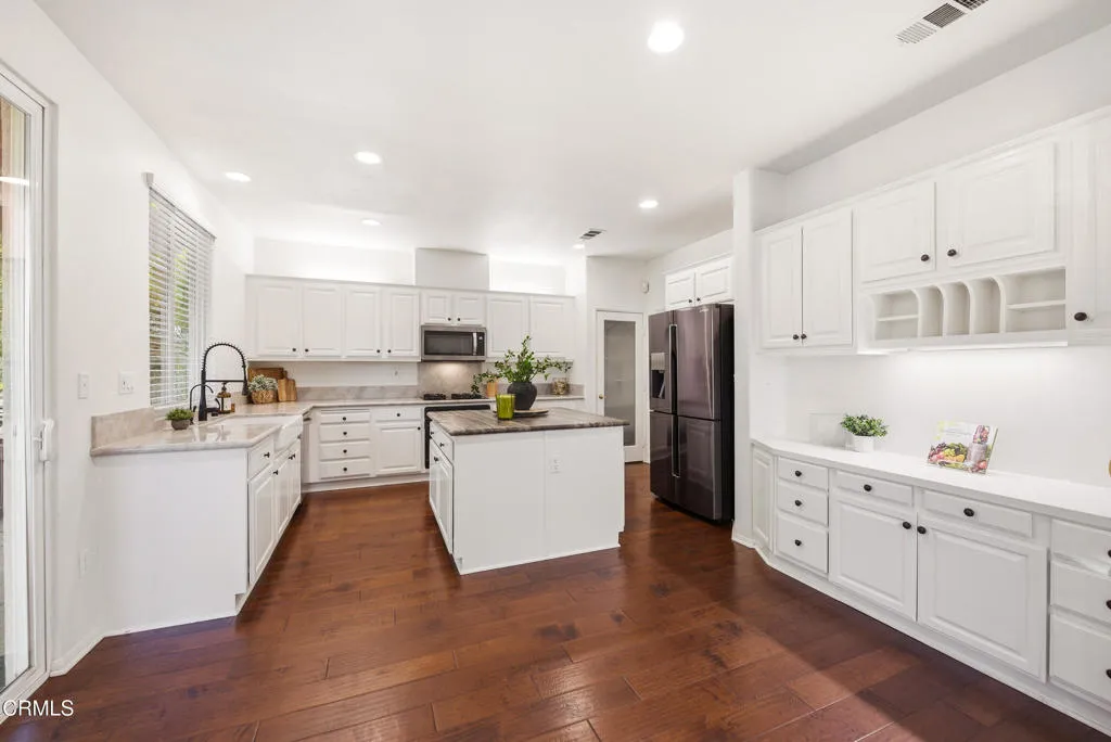 4609 Calle Descanso, Camarillo, California 93012 home-pic-14