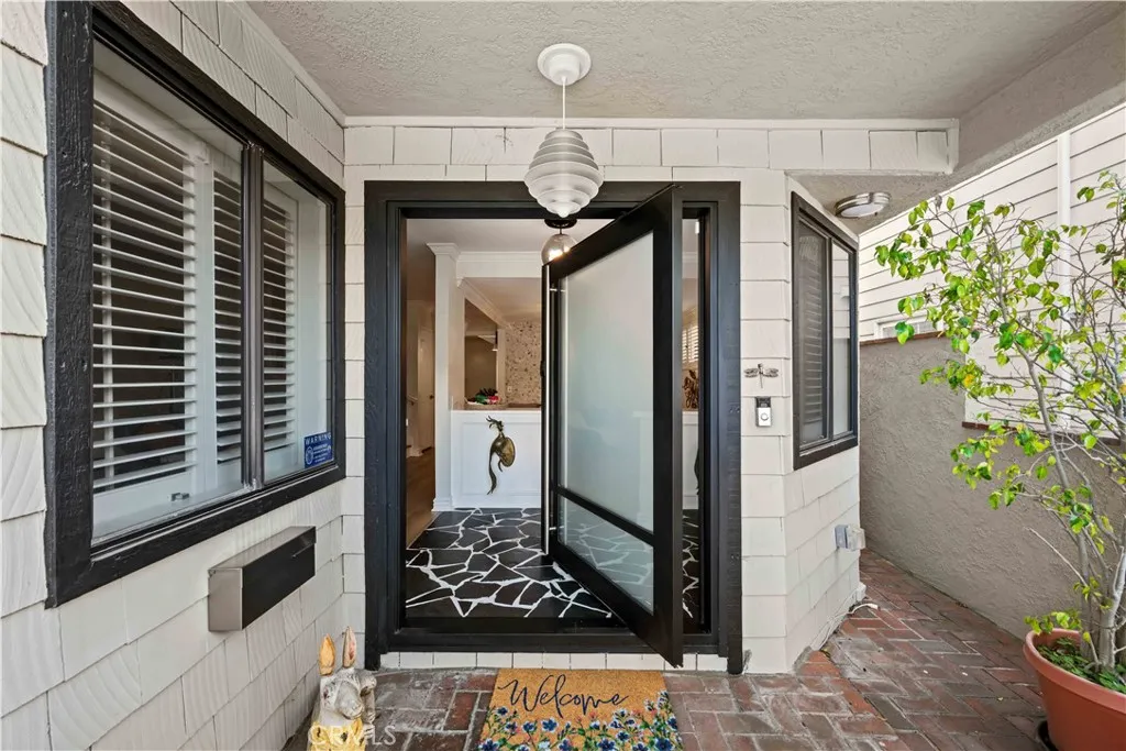 86 Via Di Roma Walk, Long Beach, California 90803 home-pic-4