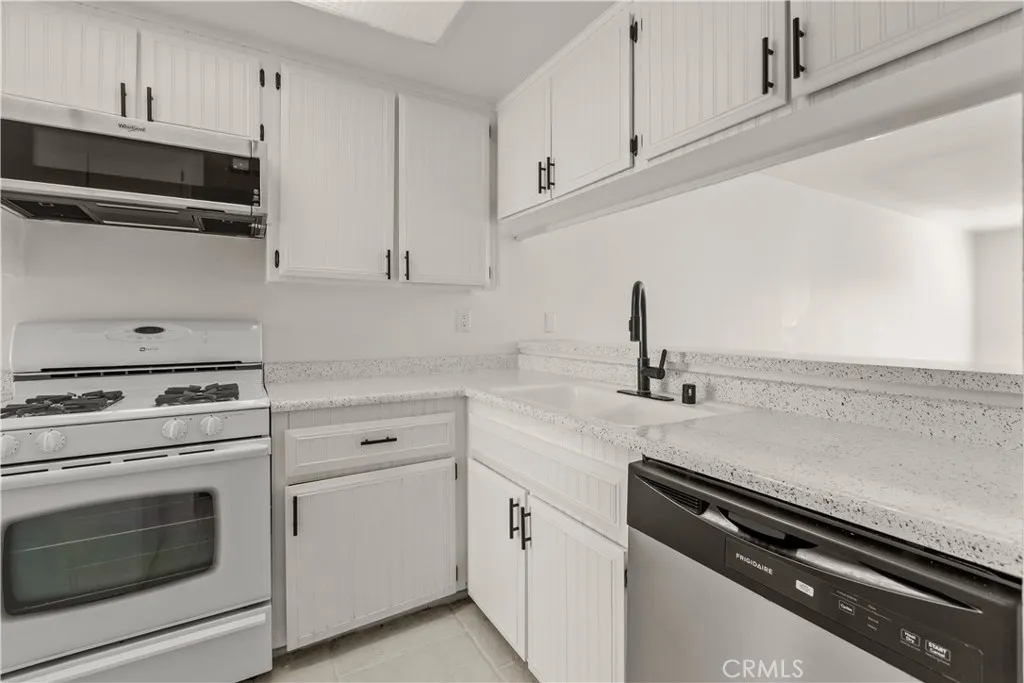 616 S Santa Fe, Hemet, California 92543 home-pic-16