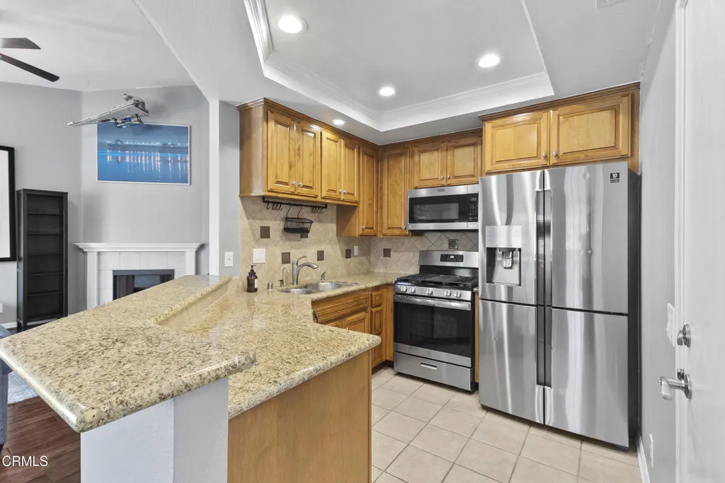 2012 Blackberry Circle, Oxnard, California 93036 home-pic-6