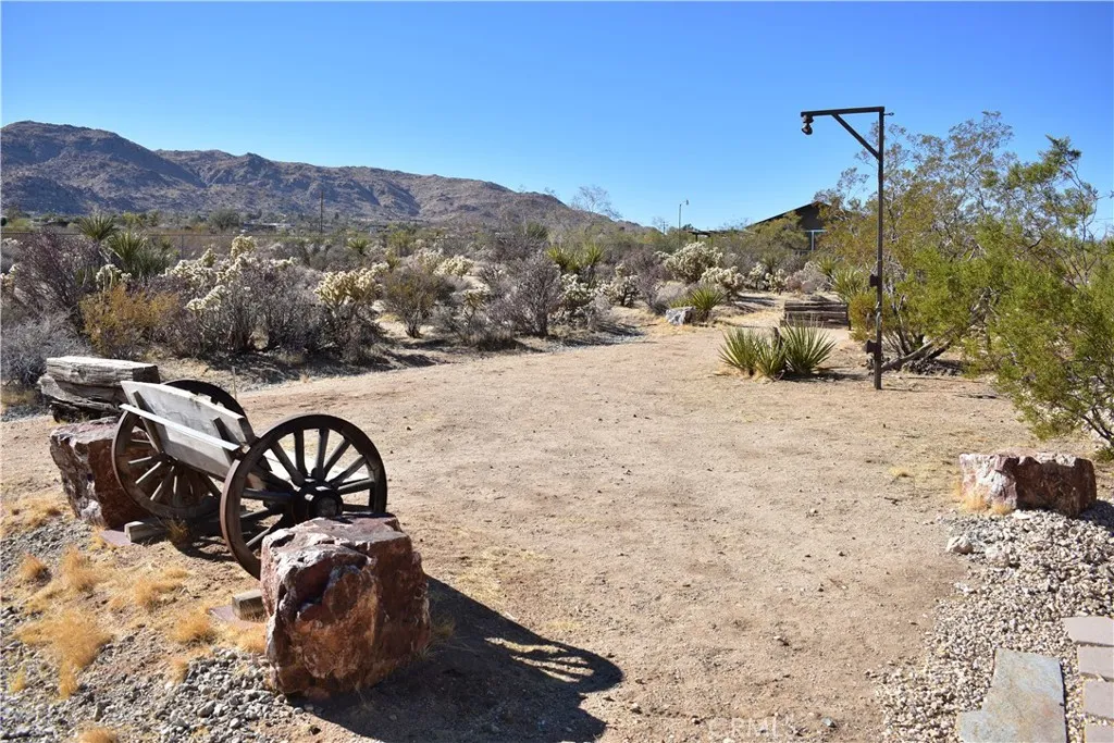 61611 Alta Loma Drive, Joshua Tree, California 92252 home-pic-15