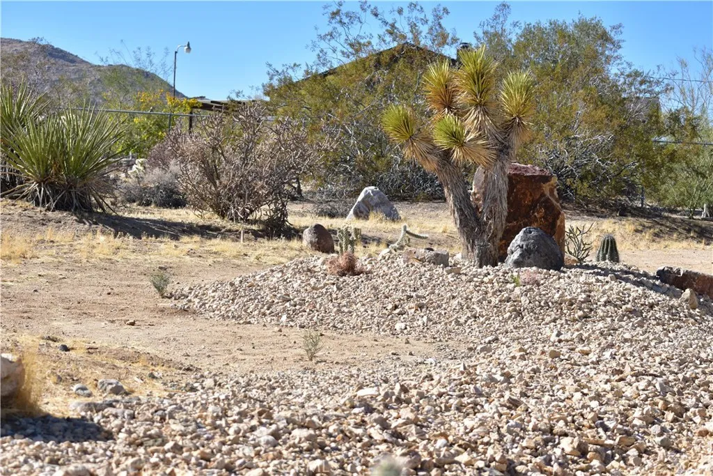 61611 Alta Loma Drive, Joshua Tree, California 92252 home-pic-17