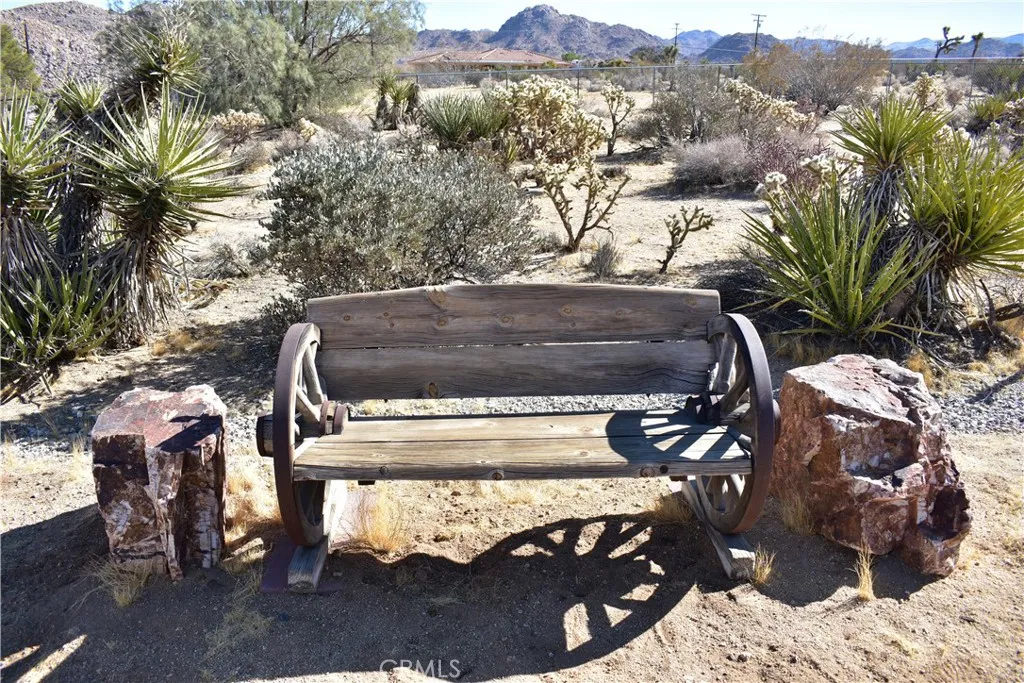 61611 Alta Loma Drive, Joshua Tree, California 92252 home-pic-14
