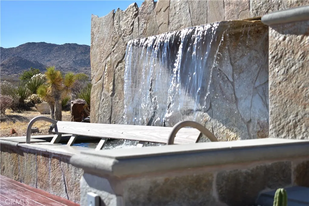61611 Alta Loma Drive, Joshua Tree, California 92252 home-pic-2
