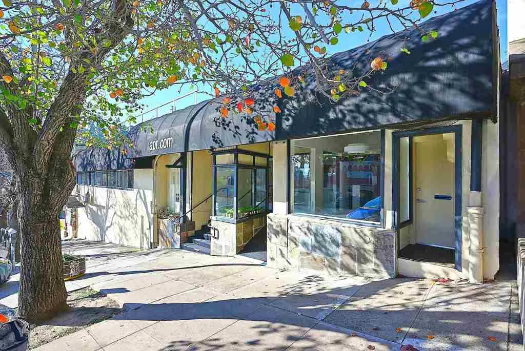 6211 La Salle Ave