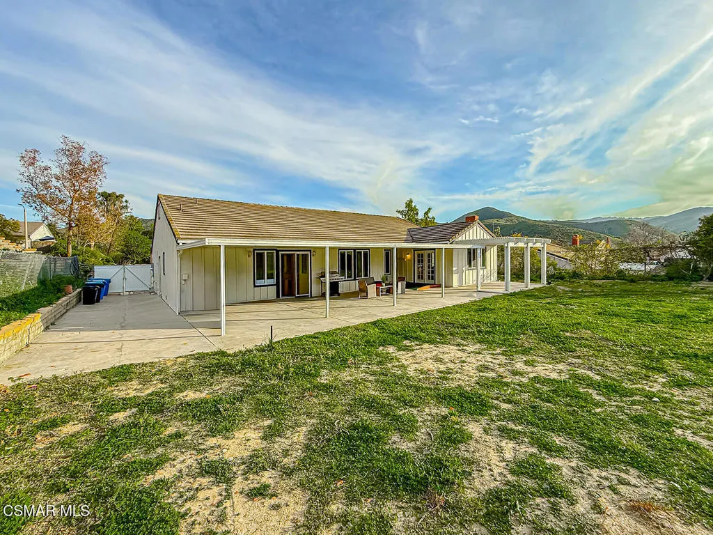 221 Hazelridge Court, Simi Valley, California 93065 home-pic-44