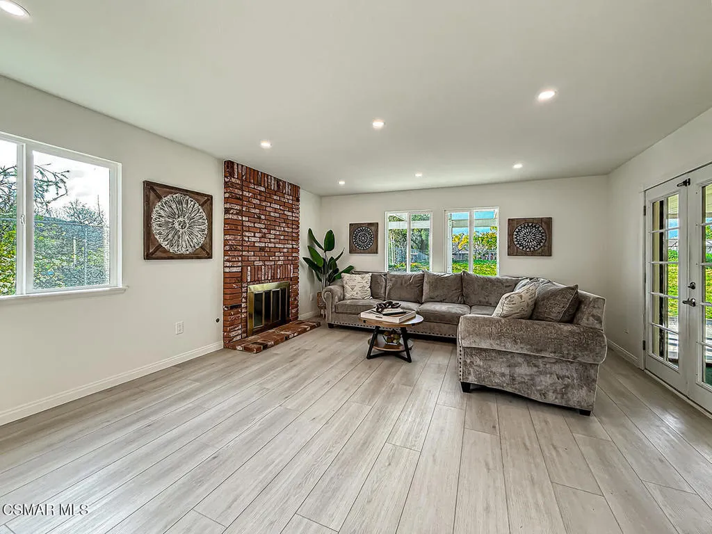 221 Hazelridge Court, Simi Valley, California 93065 home-pic-13