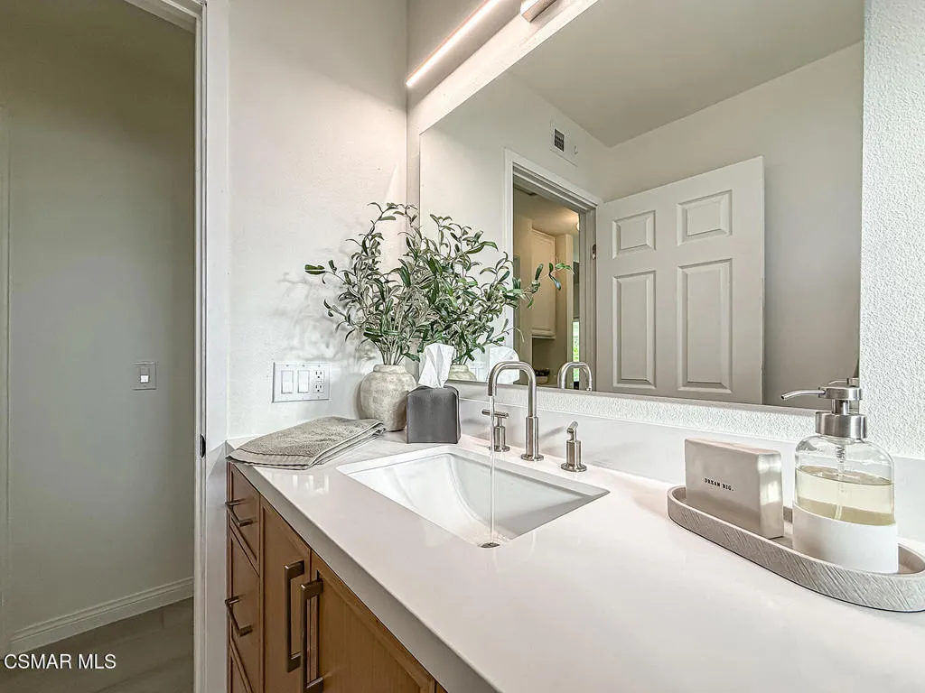 221 Hazelridge Court, Simi Valley, California 93065 home-pic-29