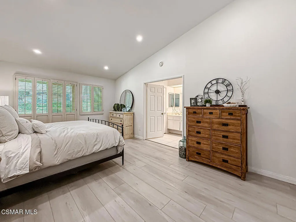 221 Hazelridge Court, Simi Valley, California 93065 home-pic-30