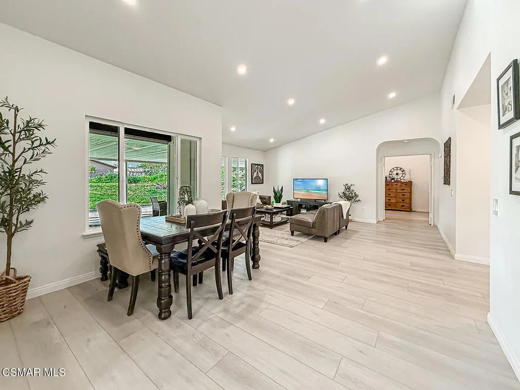 221 Hazelridge Court, Simi Valley, California 93065 home-pic-12
