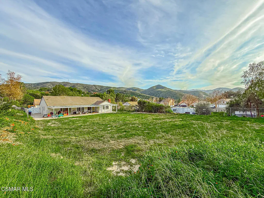 221 Hazelridge Court, Simi Valley, California 93065 home-pic-37
