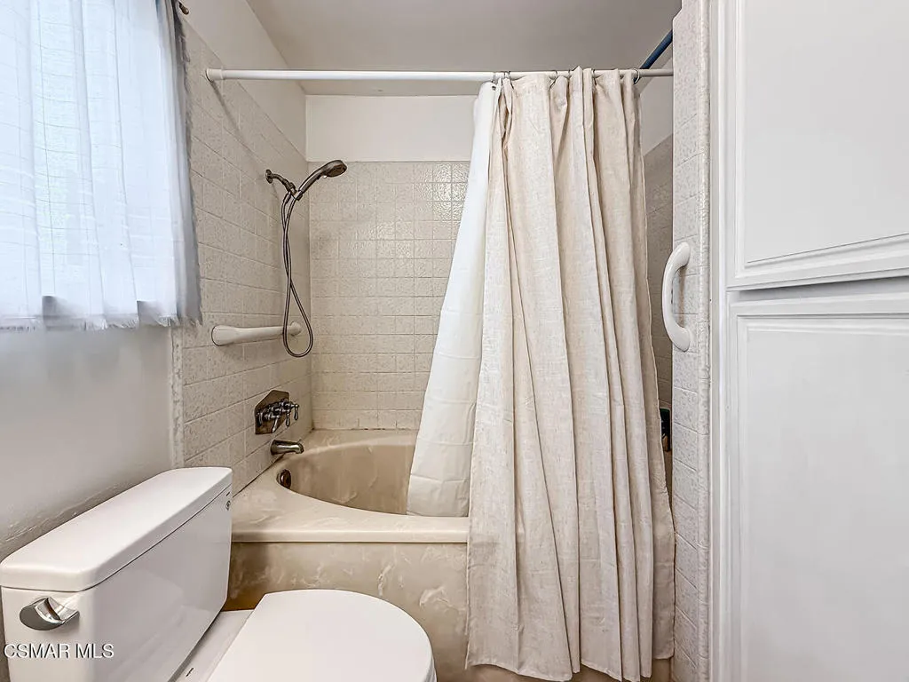 221 Hazelridge Court, Simi Valley, California 93065 home-pic-38