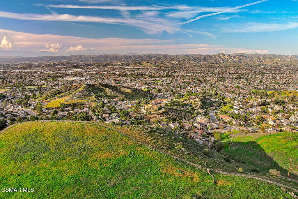 221 Hazelridge Court, Simi Valley, California 93065 home-pic-40