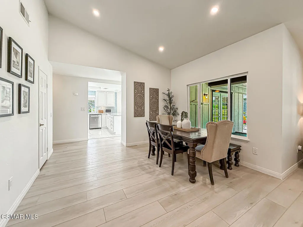 221 Hazelridge Court, Simi Valley, California 93065 home-pic-11
