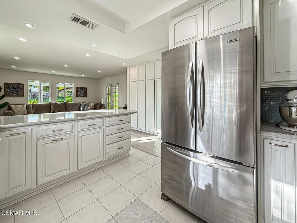 221 Hazelridge Court, Simi Valley, California 93065 home-pic-20