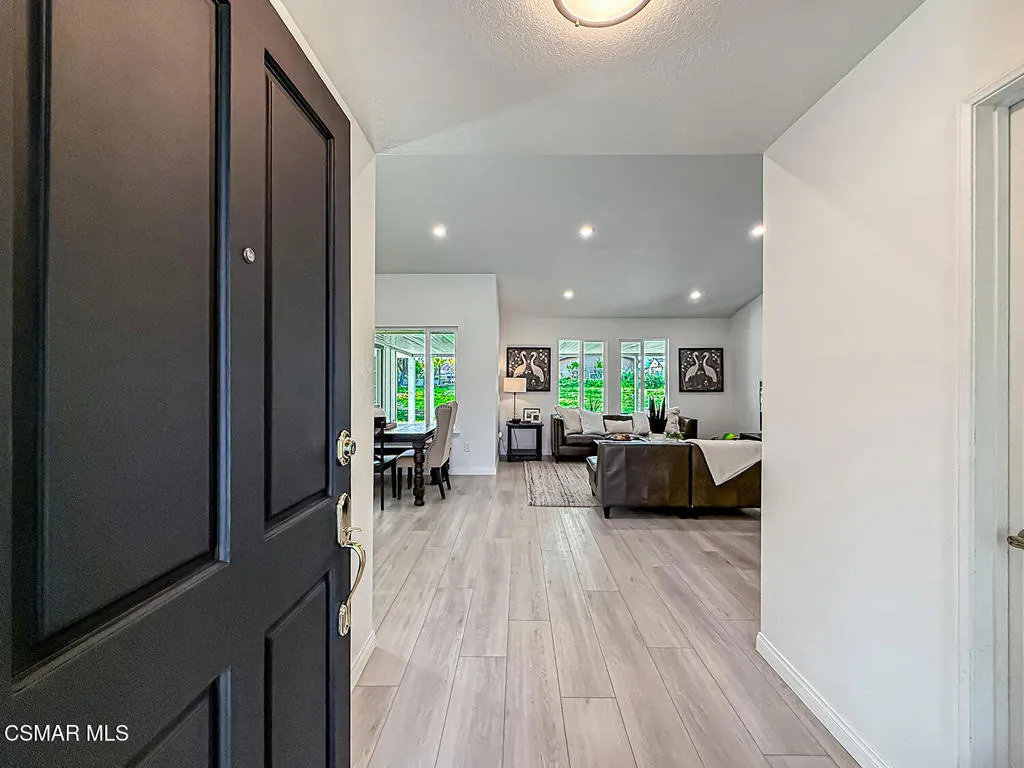 221 Hazelridge Court, Simi Valley, California 93065 home-pic-6