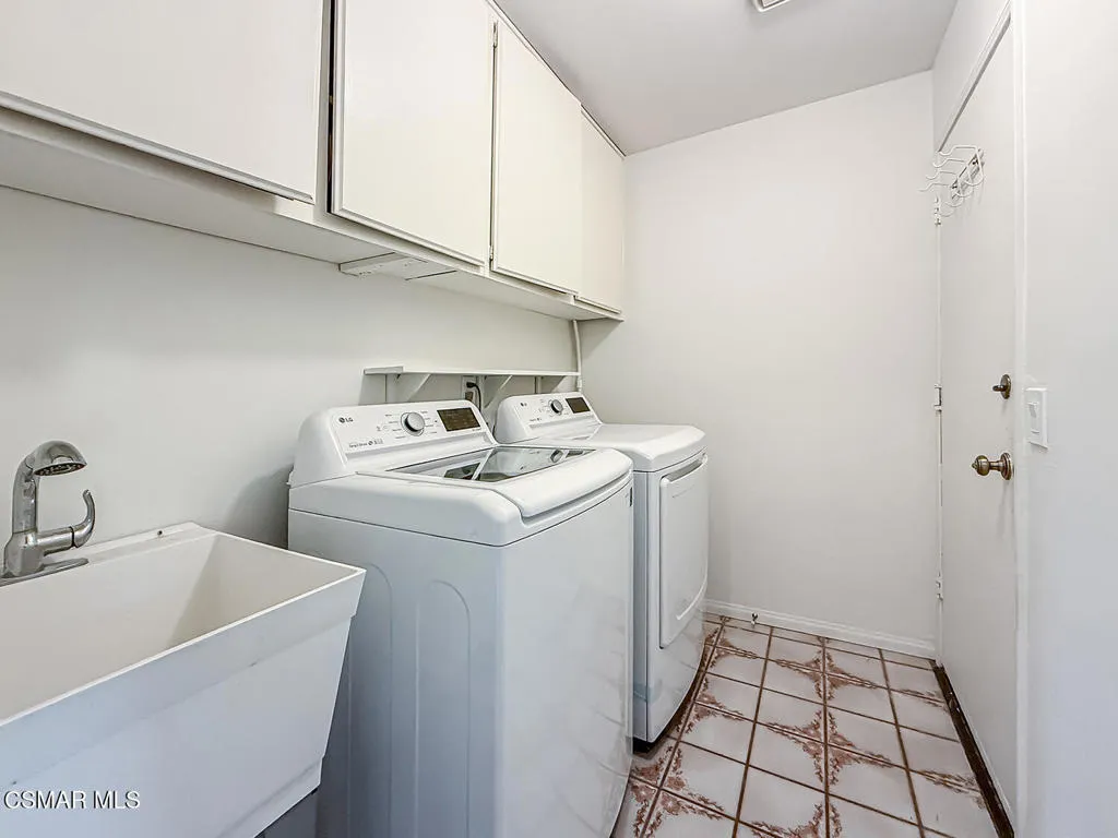 221 Hazelridge Court, Simi Valley, California 93065 home-pic-21