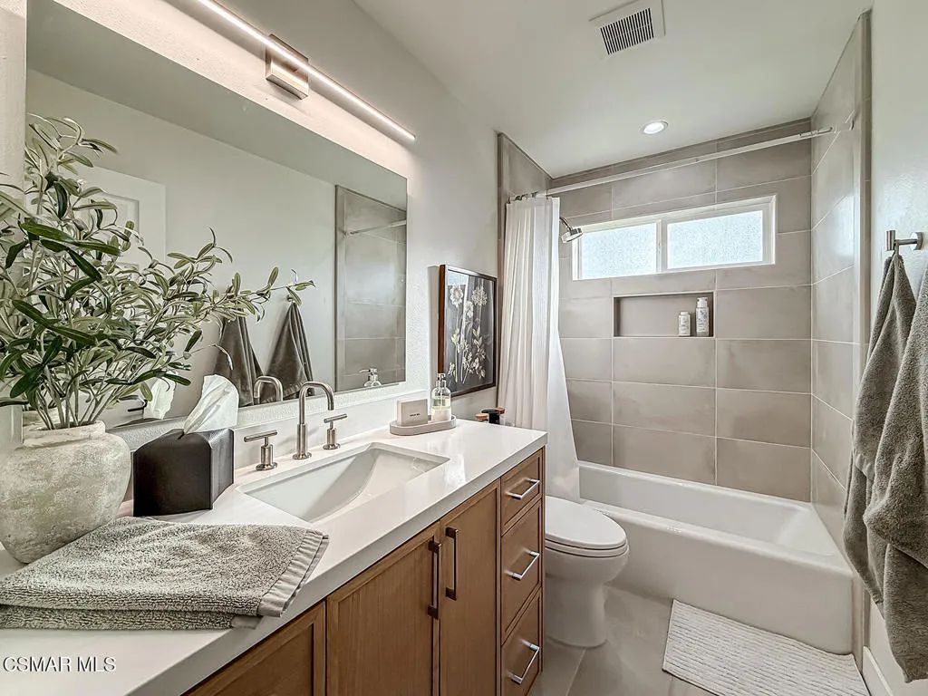 221 Hazelridge Court, Simi Valley, California 93065 home-pic-27
