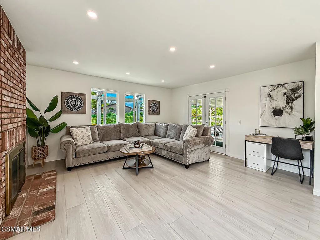 221 Hazelridge Court, Simi Valley, California 93065 home-pic-14