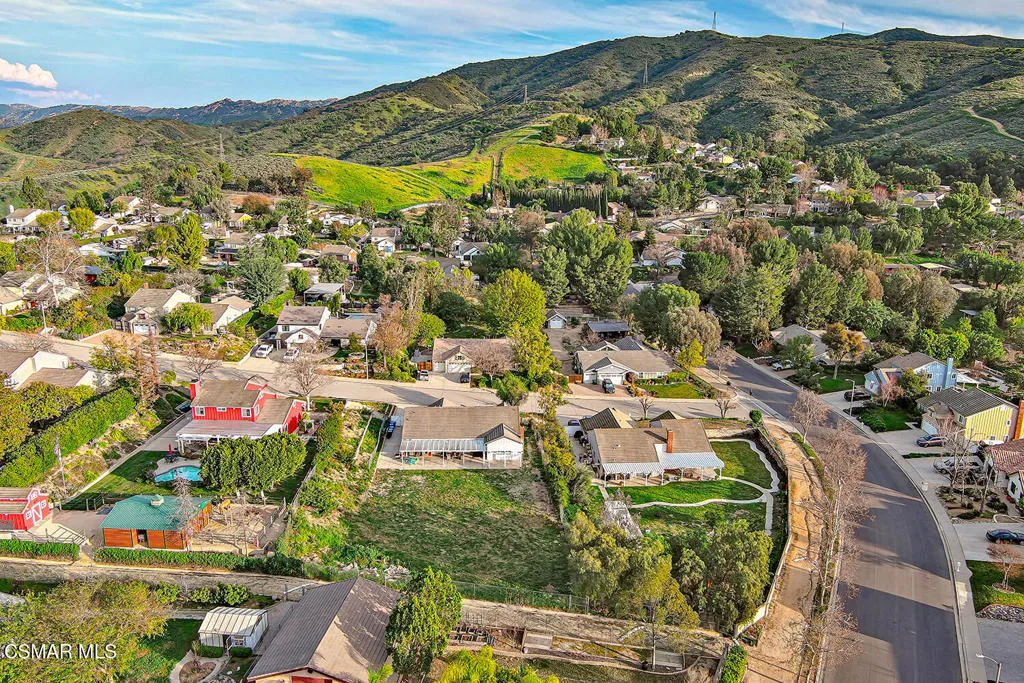 221 Hazelridge Court, Simi Valley, California 93065 home-pic-32